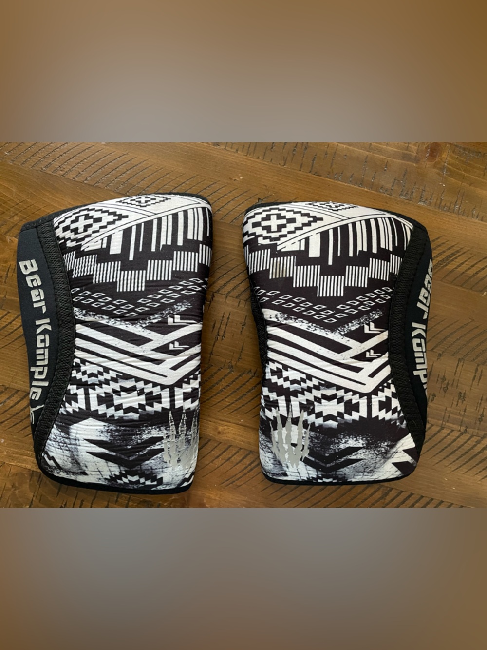 Women’s lifting knee sleeves size M
